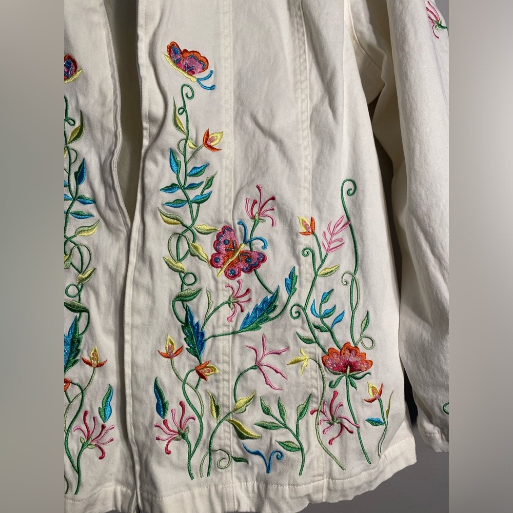 Item 113 Quacker Factory Embroidered Floral White Jacket - Picture 2 of 8